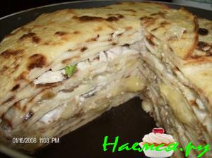 Блинчатый пирог с курицей и грибами