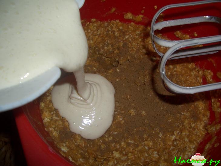 Пирог их овсяных хлопьев с яблочным пюре Пирог их овсяных хлопьев с яблочным пюре