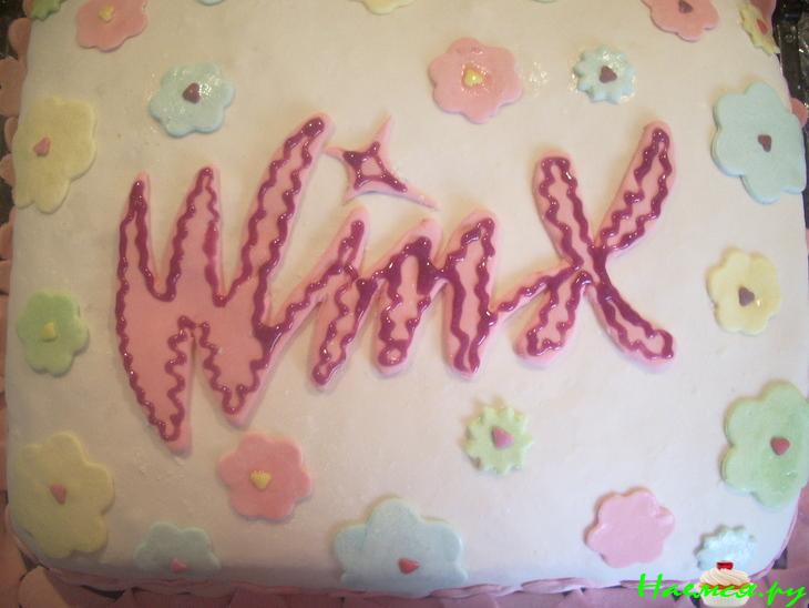 Праздничный детский торт 'WINX' с украшениями из мастики