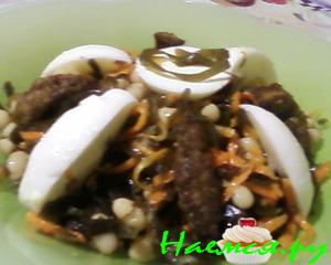 Салат с печёнкой и морской капустой