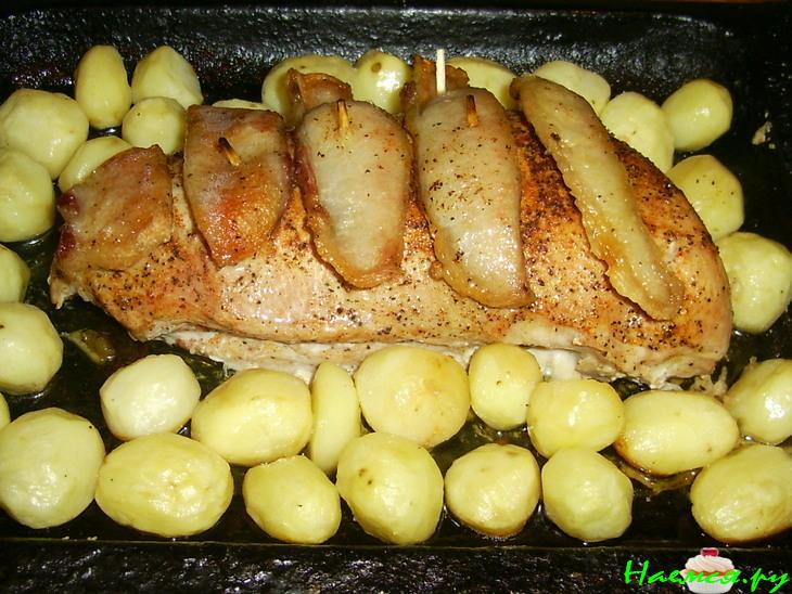 Грудка индейки запеченная с картошечкой Грудка индейки запеченная с картошечкой