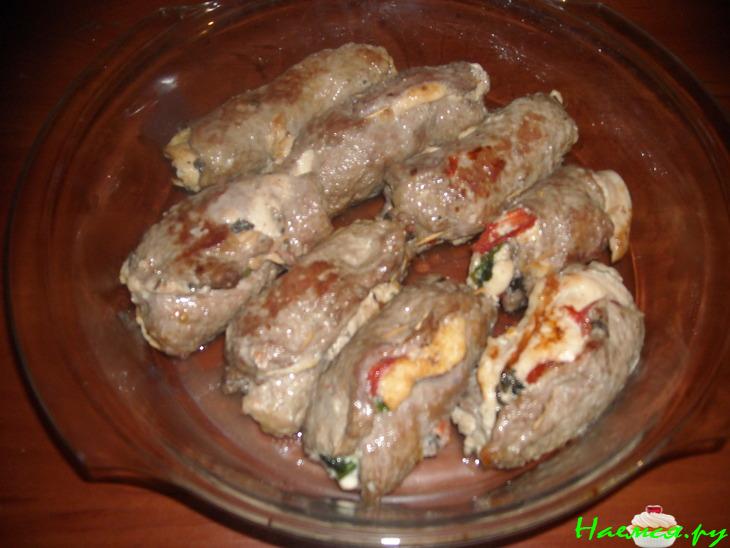 Рулетики мясные со шпинатом и грибами