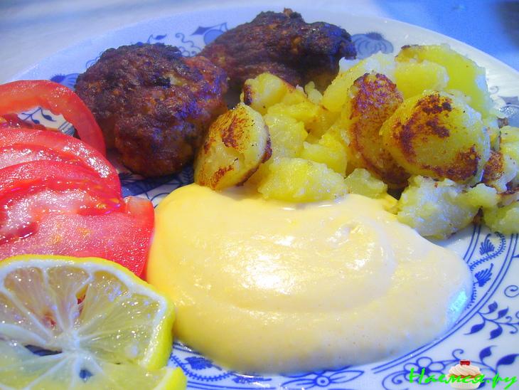 Котлетки из кальмаров с соусом Сабайон