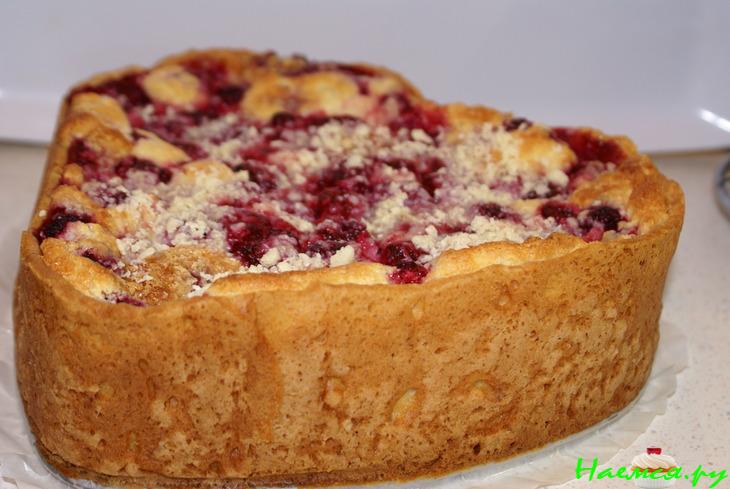 Творожный пирог с малиной и белым шоколадом Творожный пирог с малиной и белым шоколадом