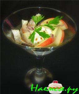 Закуска из сельди сметаны и яблока