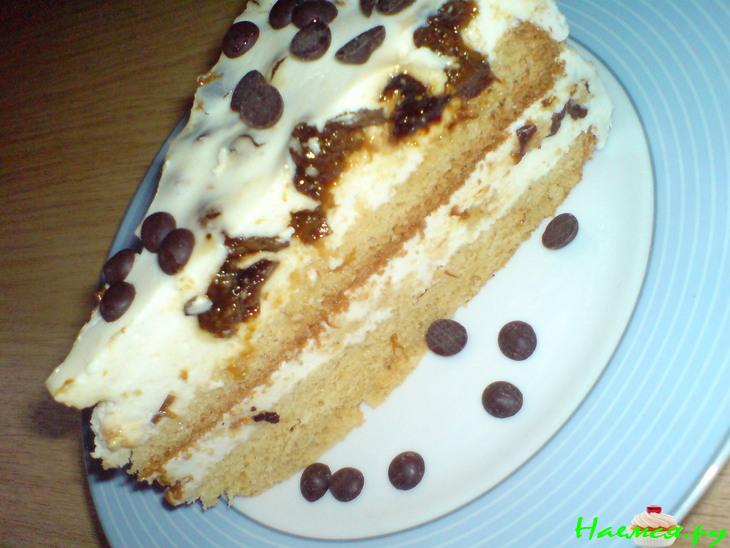 Торт со сметанным суфле и черносливом
