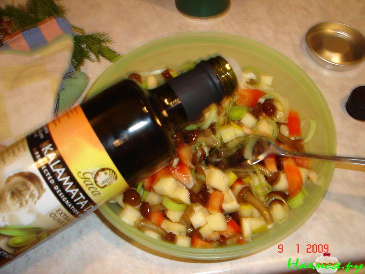 Салат с опятами и айвой "Экспромт"