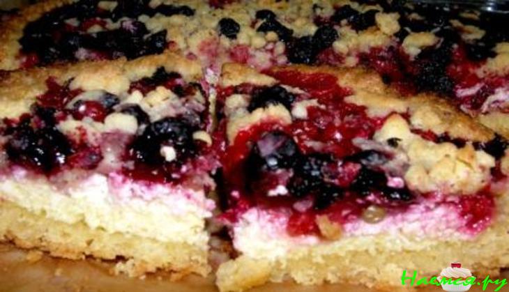 Смородиновый пирог с посыпкой Смородиновый пирог с посыпкой