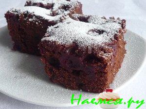 Шоколадные брауниз с вишней