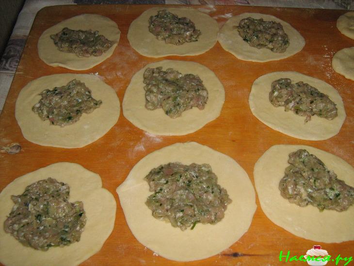 Хинкали с говядиной и бараниной с мятой и кориандром