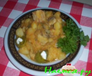 Картошка тушеная с мясом и грибами Картошка тушеная с мясом и грибами