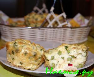 Мини-запеканки с зелёным горошком и сыром