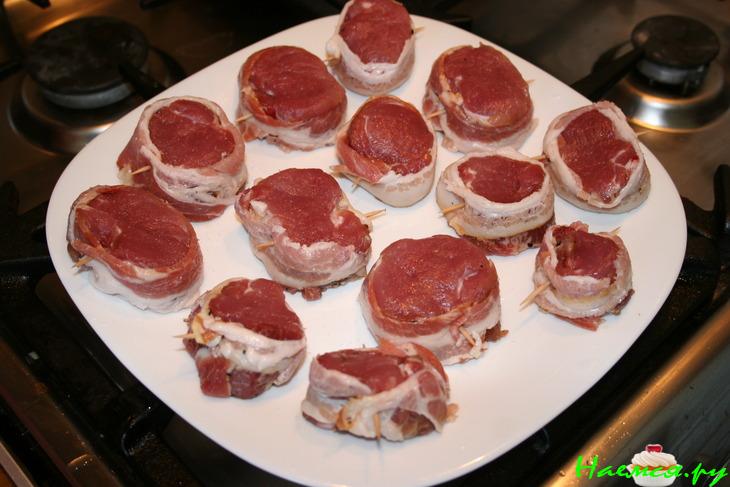 Медальоны с лисичками и домашней лапшой