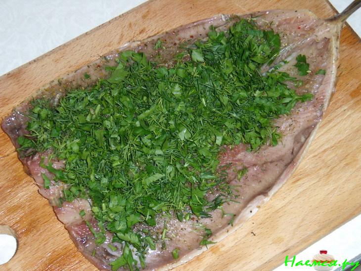 Рулетик рыбный с зеленью и луком