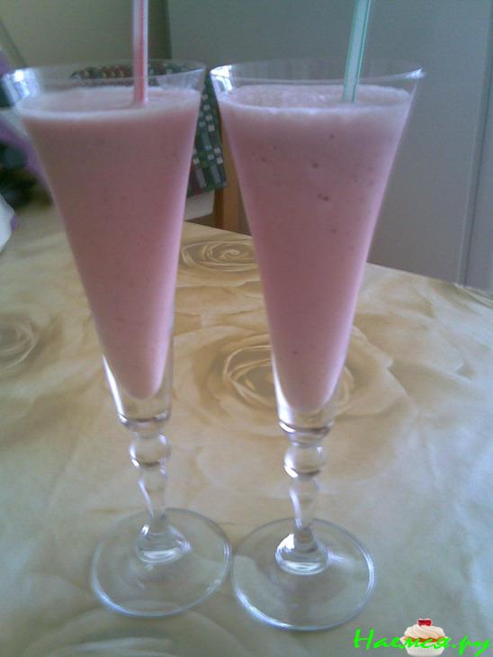 Клубничный коктейль 'Улыбка' Клубничный коктейль 'Улыбка'