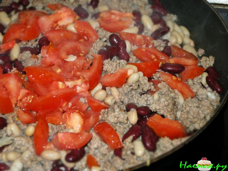 Мясная запеканка с фасолью под сырным соусом Мясная запеканка с фасолью под сырным соусом