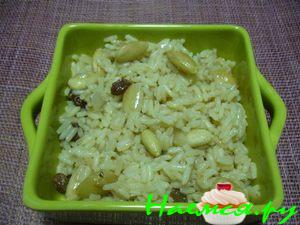 Рисовый "плов" с миндалем и изюмом Рисовый "плов" с миндалем и изюмом