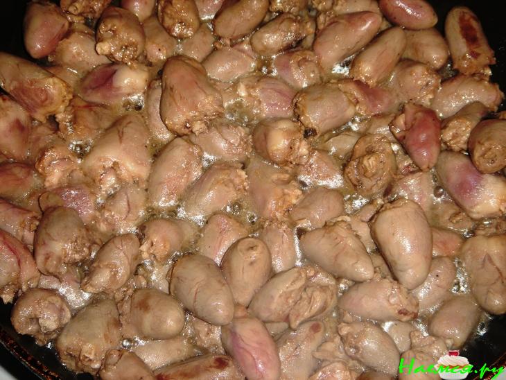 Куриные сердечки в сырном соусе Куриные сердечки в сырном соусе