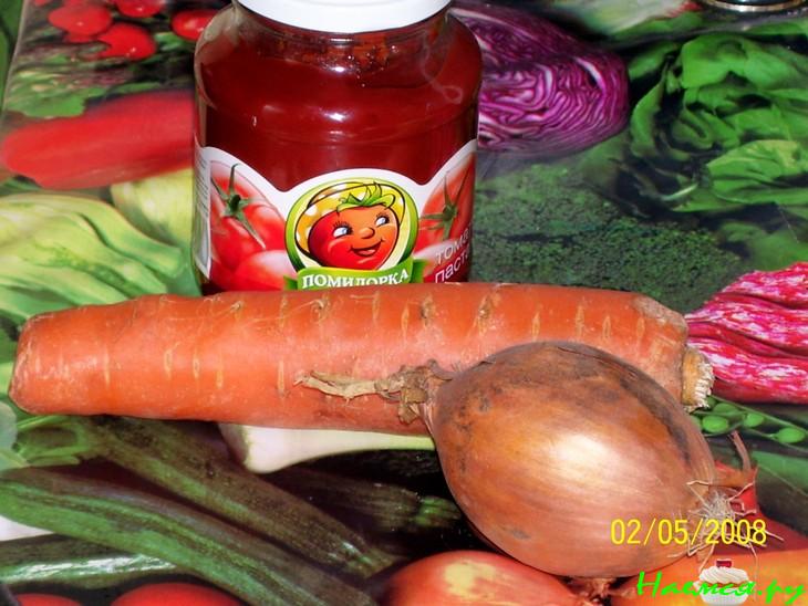 Рыба в томате с морковкой и луком