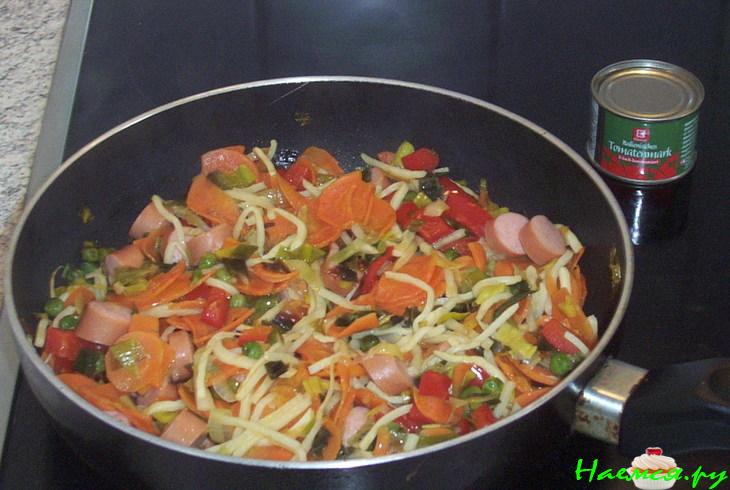 Овощи с рисом и паприкой