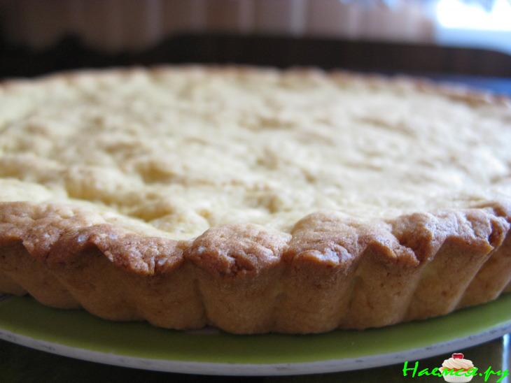 Песочный пирог с заварным кремом и ягодами