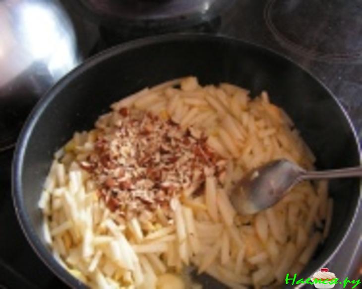 Бисквитные пирожные с грушами и с миндалем Бисквитные пирожные с грушами и с миндалем