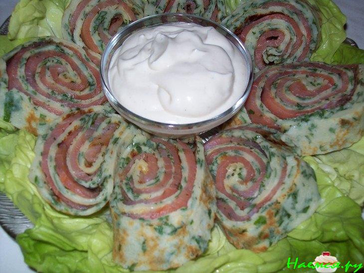 Блинчатый рулет с лососем