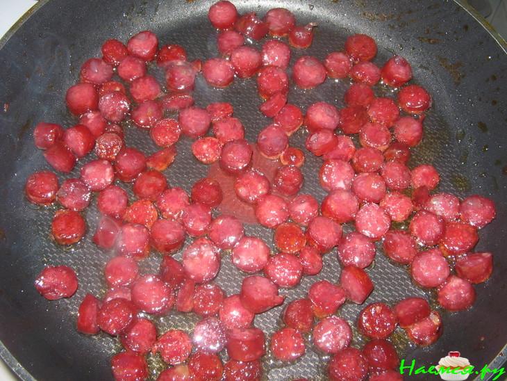 Суп с охотничьими колбасками