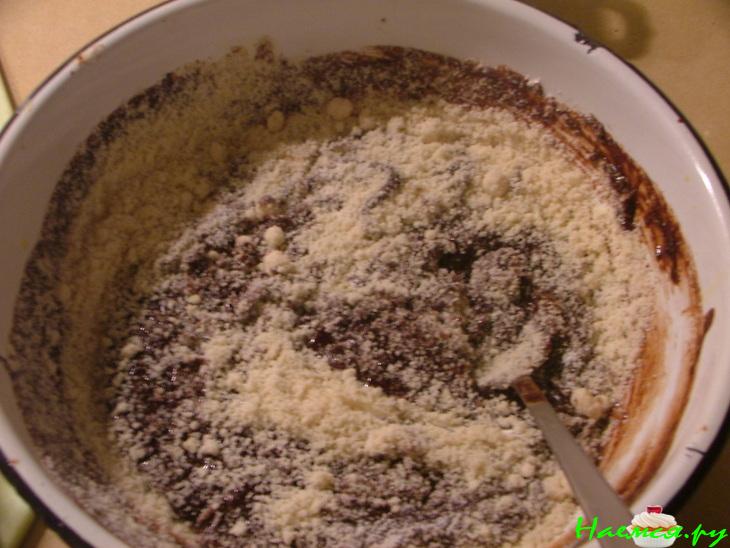 Шоколадно-апельсиновый торт с винным кремом