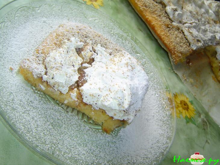 Яблочный торт под шапкой безе