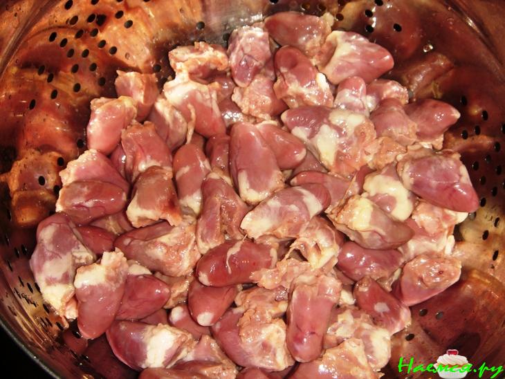 Куриные сердечки в сырном соусе Куриные сердечки в сырном соусе