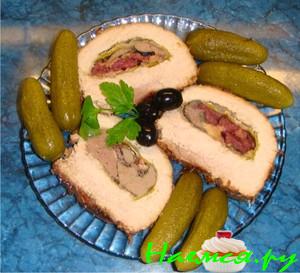 Свиной окорок с куриной печёнкой и вишней