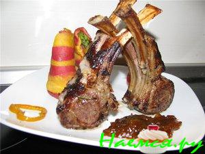 Баранья корейка с персиками