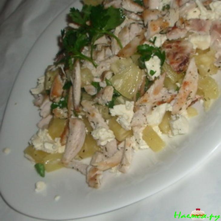 Салат из курицы с ананасом и фетой