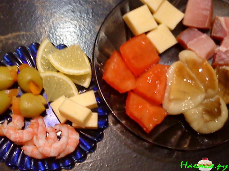 Закуска на шпажках