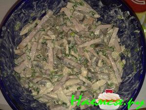 Салат "Любимый" с курицей, шампиньонами и ветчиной Салат "Любимый" с курицей, шампиньонами и ветчиной