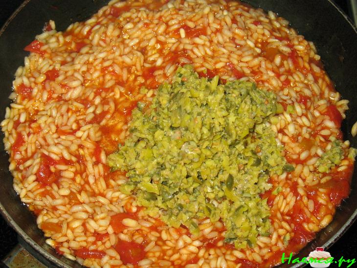 Средиземноморская запеканка из риса с баклажанами