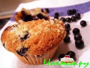 Маффины с черникой и посыпкой Штрейзель