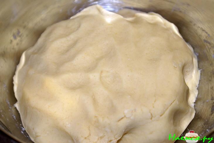 Яблочный пирог на сметане с безе