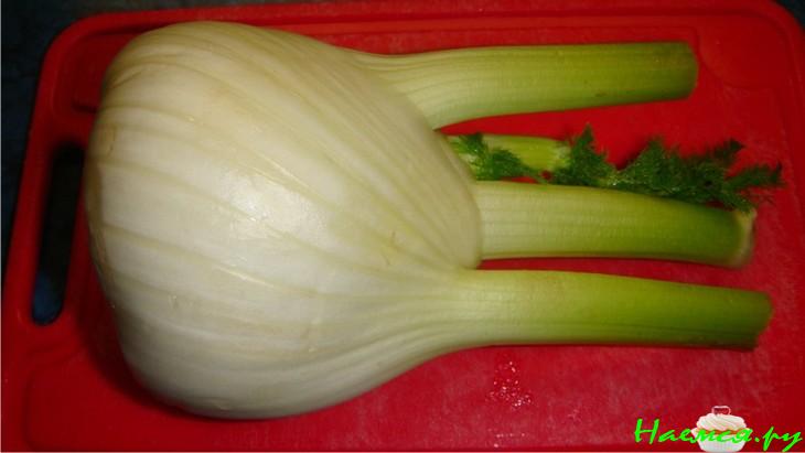 Форель, запеченная с чесночным картофелем и фенхелем