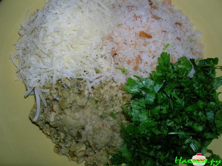 Рулетики из говядины в легком томатном соусе