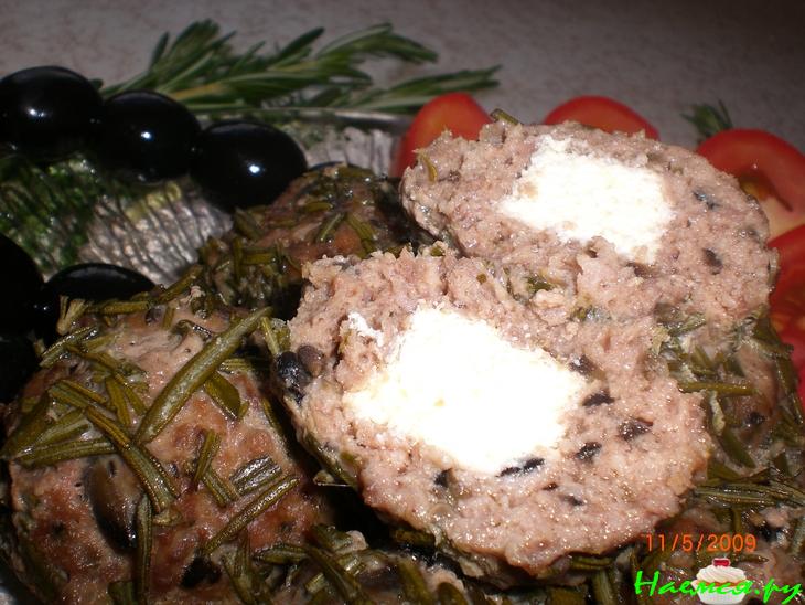 Мясные тефтели с маслинами, фетой и рoзмарином Мясные тефтели с маслинами, фетой и рoзмарином