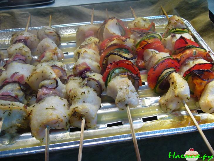 Шашлычки ассорти (рыбные, мясные, овощные)