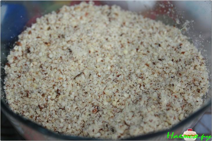 Ореховый пирог со сливами