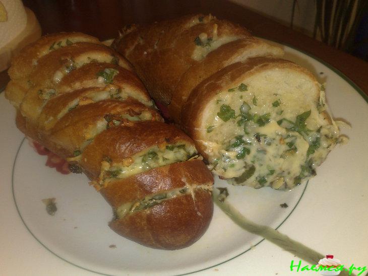 Хлеб с чесночно-сырной начинкой Хлеб с чесночно-сырной начинкой