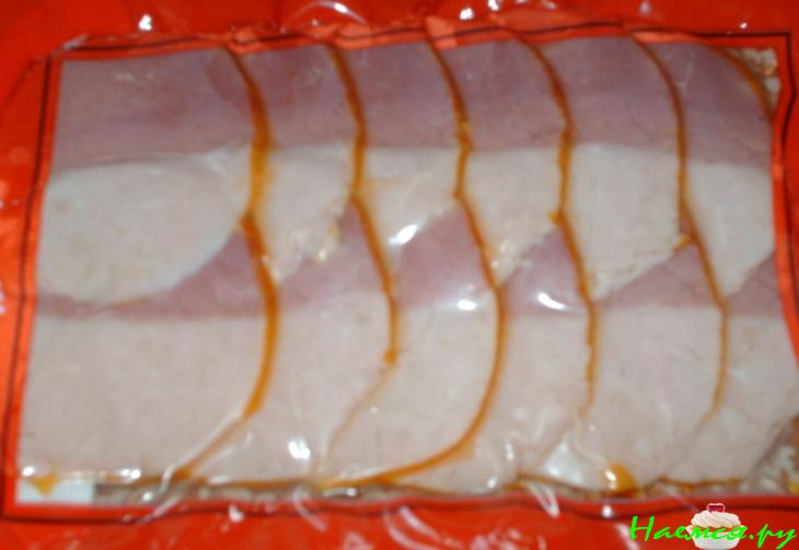 Овощной салат в короне из бекона