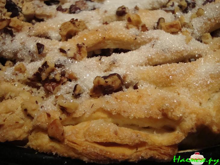 Яблочный пирог с грецкими орехами Яблочный пирог с грецкими орехами