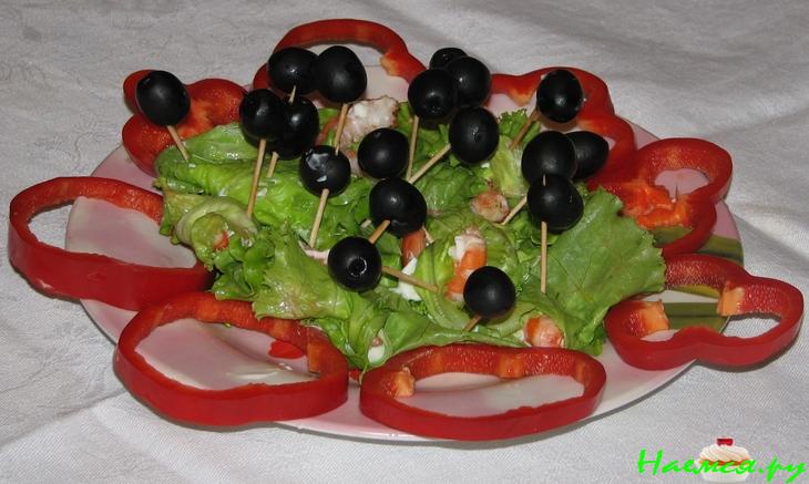 Канапе с креветками, сыром и маслинами Канапе с креветками, сыром и маслинами