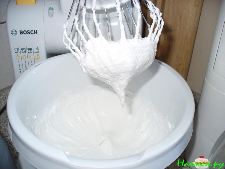 Пирог с персиками и сливами&nbsp; 