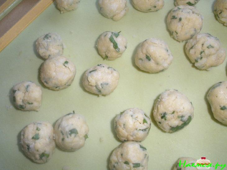 Говядина с перловой крупой и горчично-сырными кнедликами